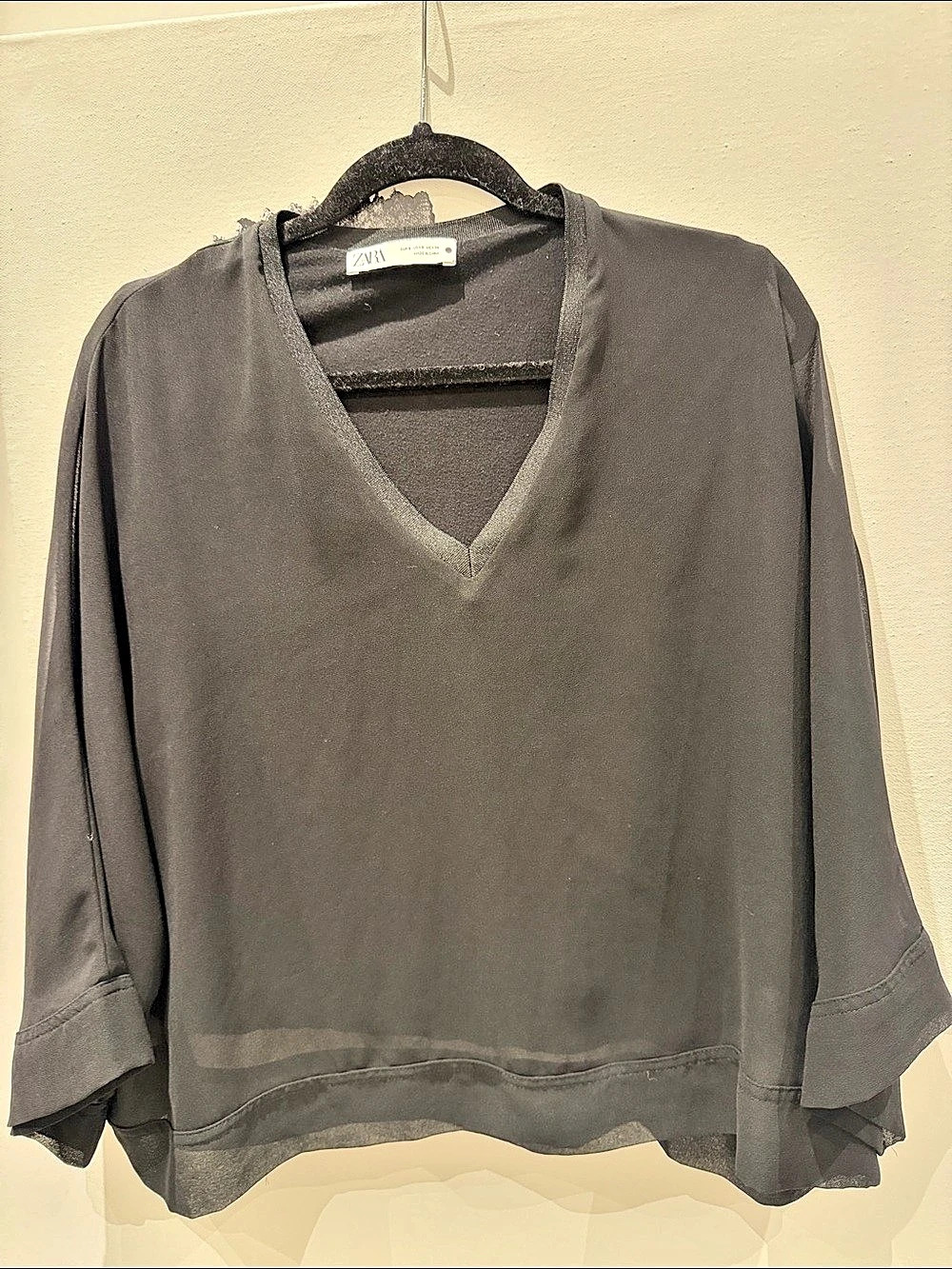 Zara V-Neck Blouse in Black Size Small